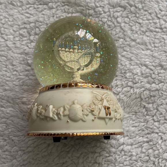 San Francisco Music Box Co. Vintage Hanukkah Snow Globe - Picture 3 of 9